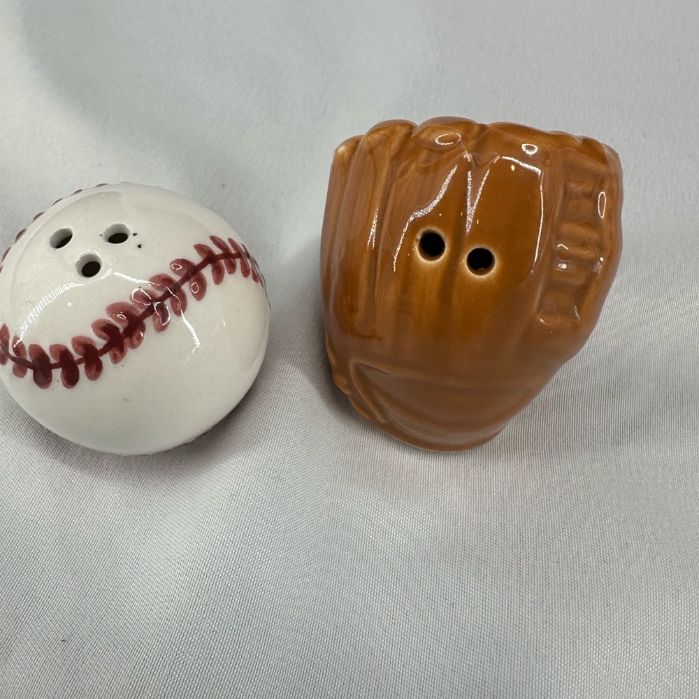 Baseball‎ and Glove Mini Salt & Pepper Shaker Set